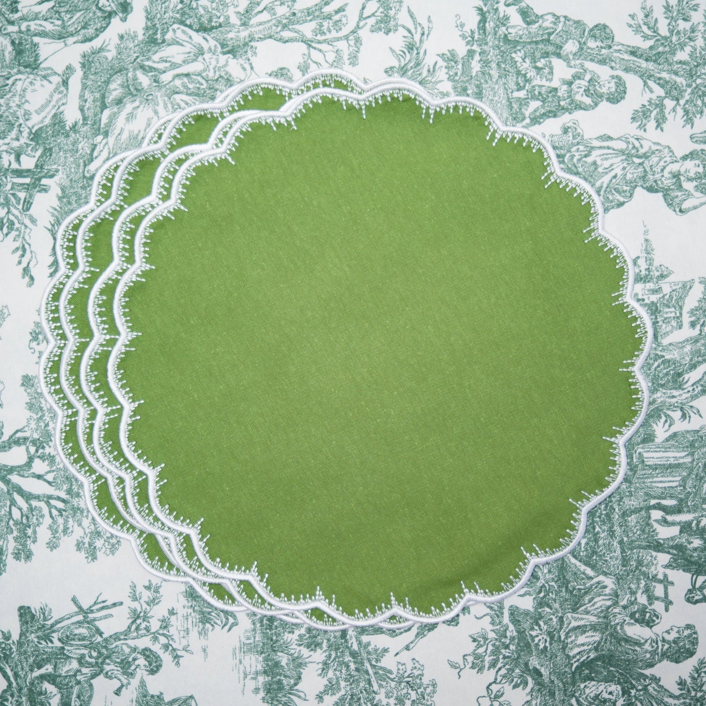 CLOVER GREEN ROUND FABRIC PLACEMAT