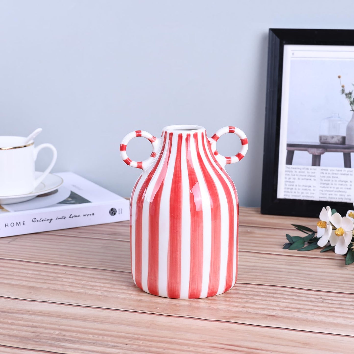 Red & White Ceramic Vase – Mid‑Century Modern Striped Design