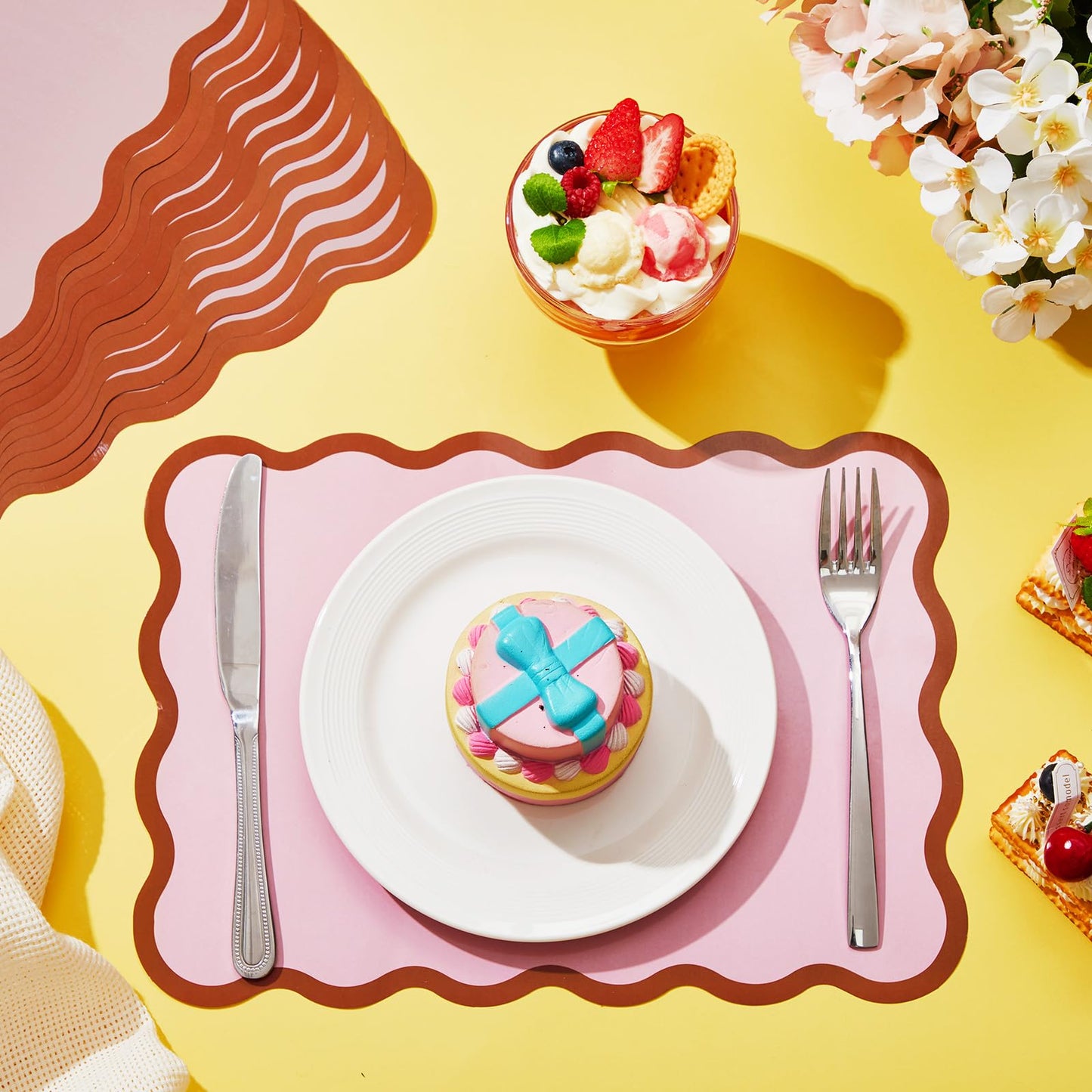 Pink Scalloped Paper Placemats – 60‑Pack Waterproof 10x14"