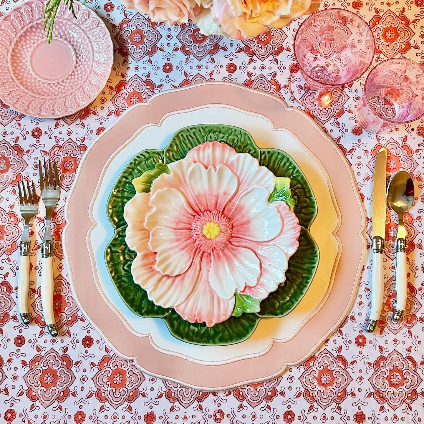CLARION WHITE & PINK FAUX LEATHER PLACEMAT (Set Of 4)