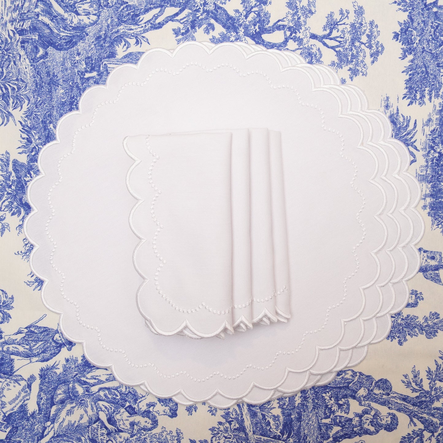 LILY WHITE ROUND FABRIC PLACEMAT & NAPKIN SET
